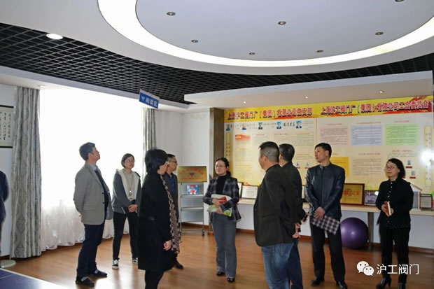 嘉定區(qū)政協(xié)委員華亭鎮(zhèn)活動(dòng)小組在上海滬工閥門廠開展調(diào)研活動(dòng)（圖3）