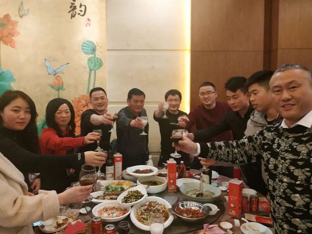 滬工閥門2020年會(huì)舉杯慶祝（1）